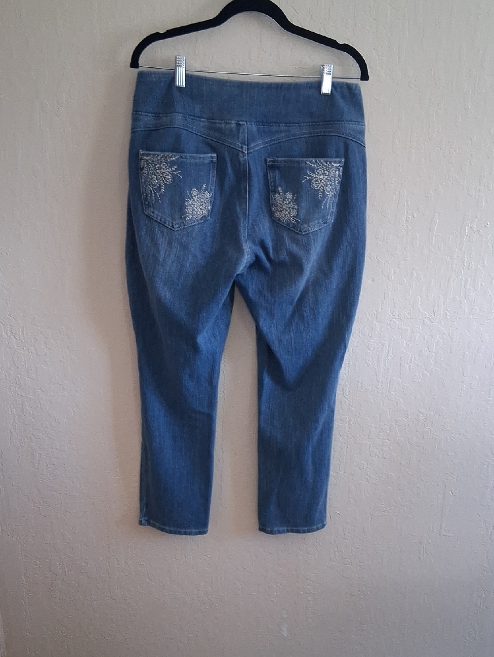 Belle by Kim Gravel Denim Ankle Jeans with Silver Embroidered Pockets